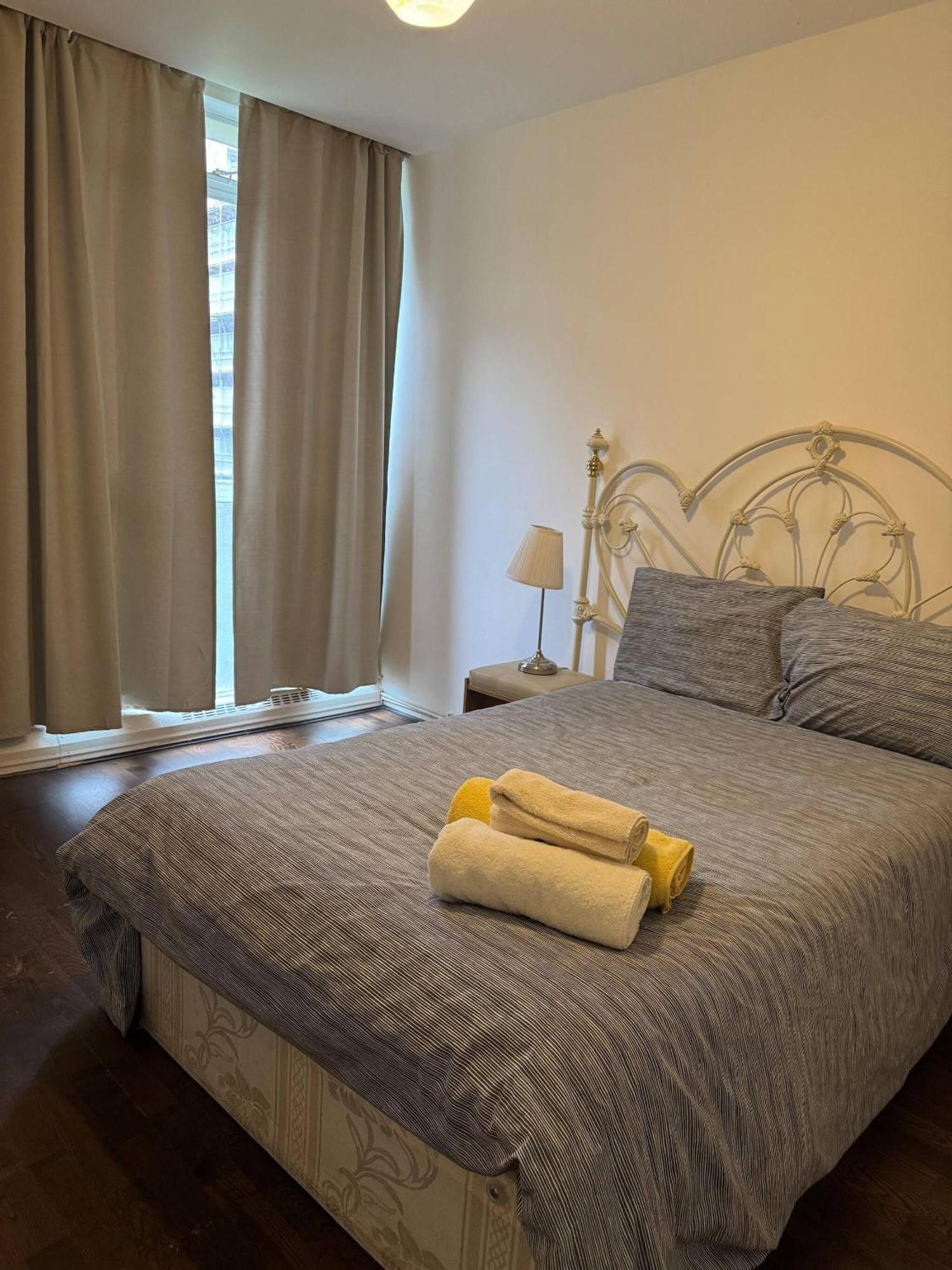 Charming 2 Bed In Apartment *